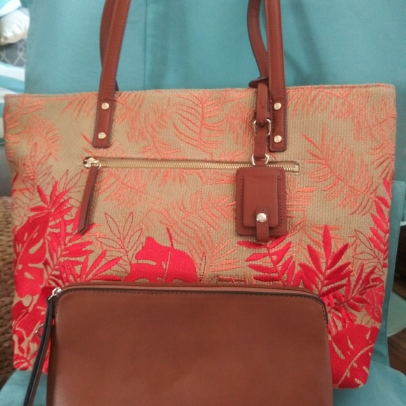Tommy Bahama Palm Beach Linen Tote - Picture 6 of 8